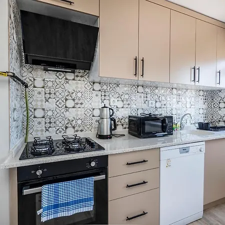 Altiparmak 4 Bedroom Apartment *